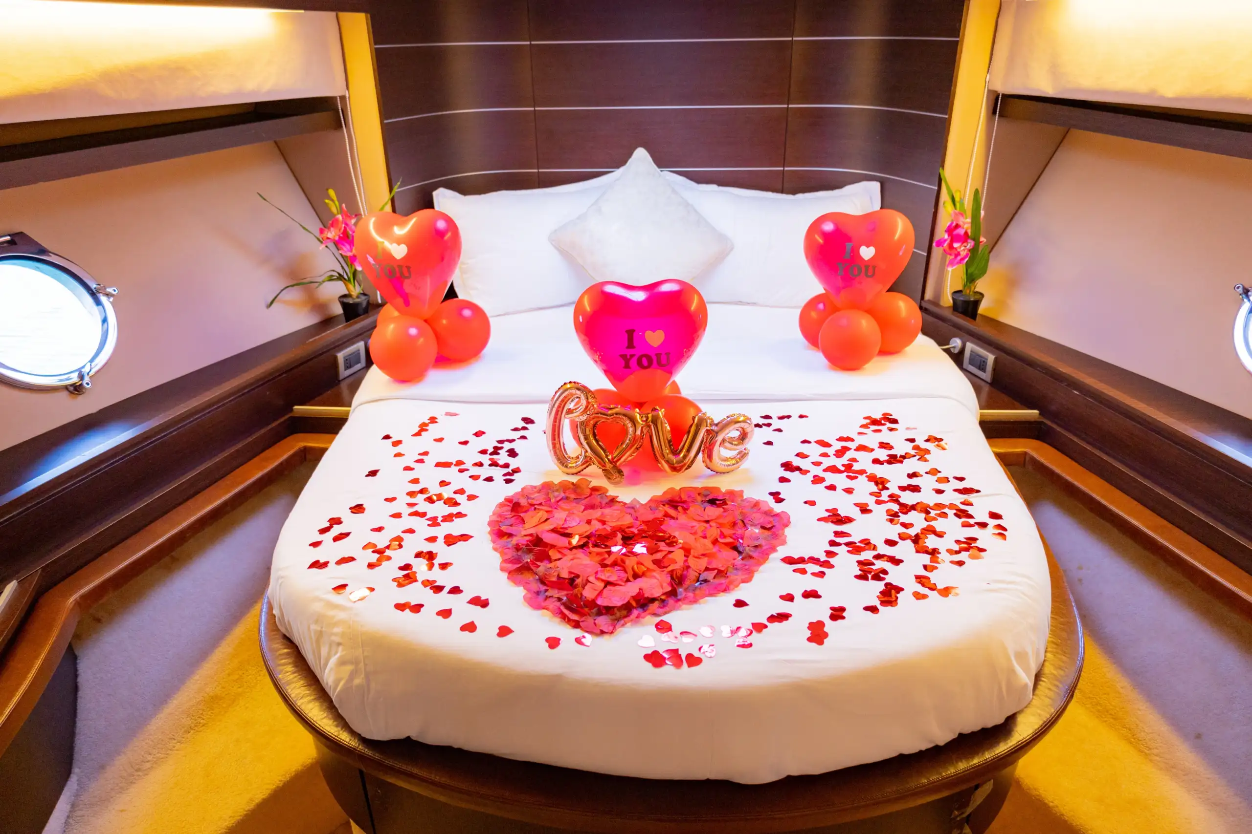 valentine's day yacht rental dubai 2